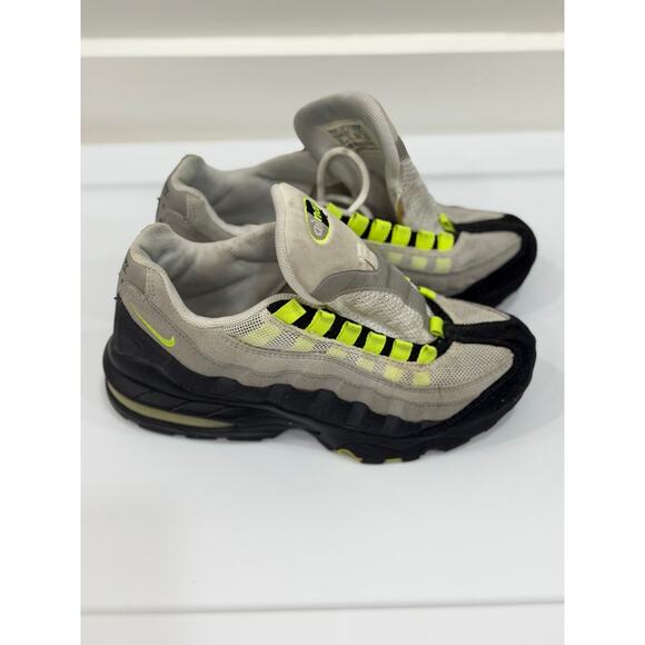 2016 Nike Air Max 95 OG Neon Grey 307565-077 Youth Size 6Y / Women’s Size 7.5 - Picture 4 of 10